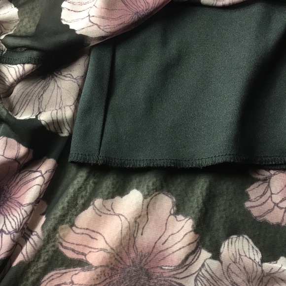 Juniors handkerchief bottom skirt medium - Picture 4 of 6